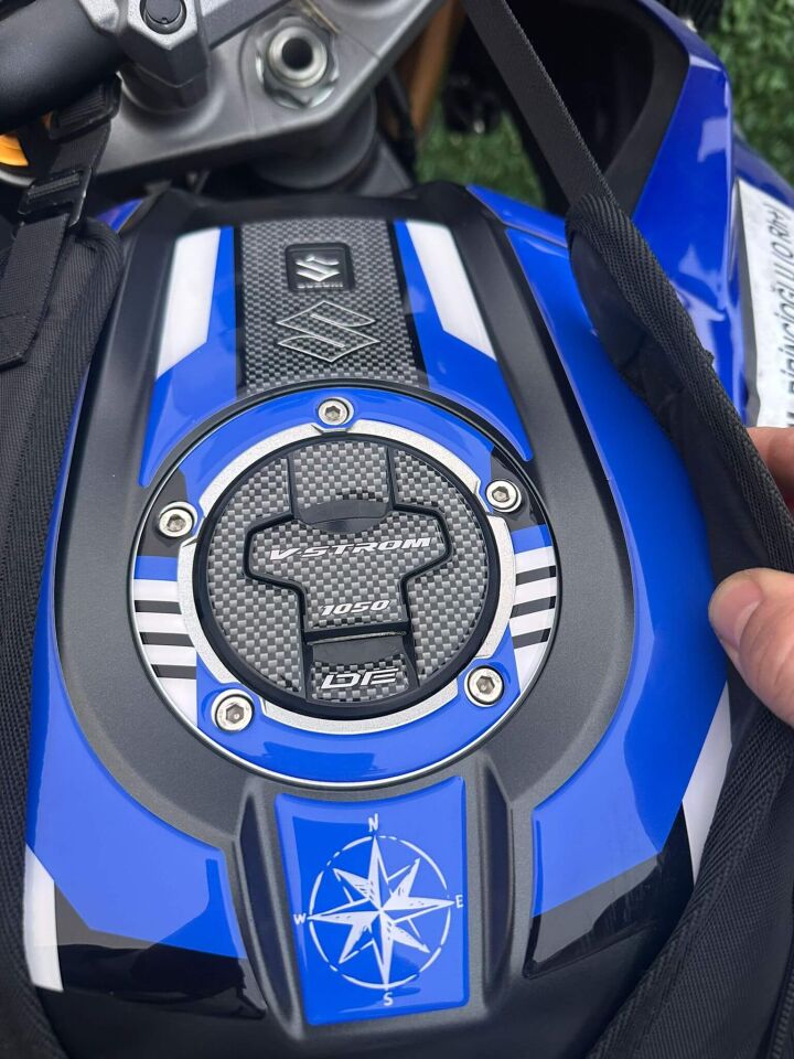 V-Strom 1050 DE Full Tankpad Set (Mavi&Beyaz) Tankpad